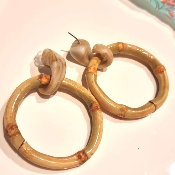 New ANTHRO Rattan circle hoop marble resin drop earrings - Picture 5 of 8